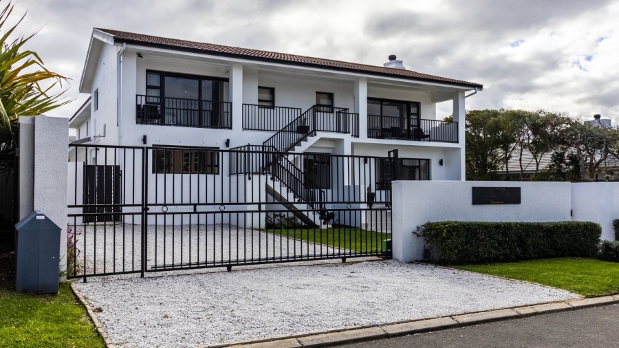 9 Bedroom Property for Sale in Westcliff Western Cape
